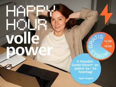 Frau arbeitet am Laptop, Hinweis auf Happy Hour mit 4 Stunden Gratis‑Strom von April bis August