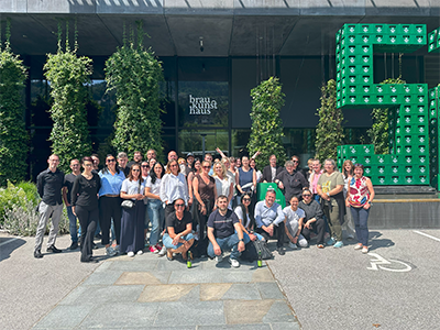 Teamfoto Standortleitungen vor Braukunsthaus Zillertal Bier
